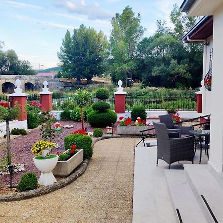 Villa Casa La Riera Salinas De Pisuerga Exterior foto